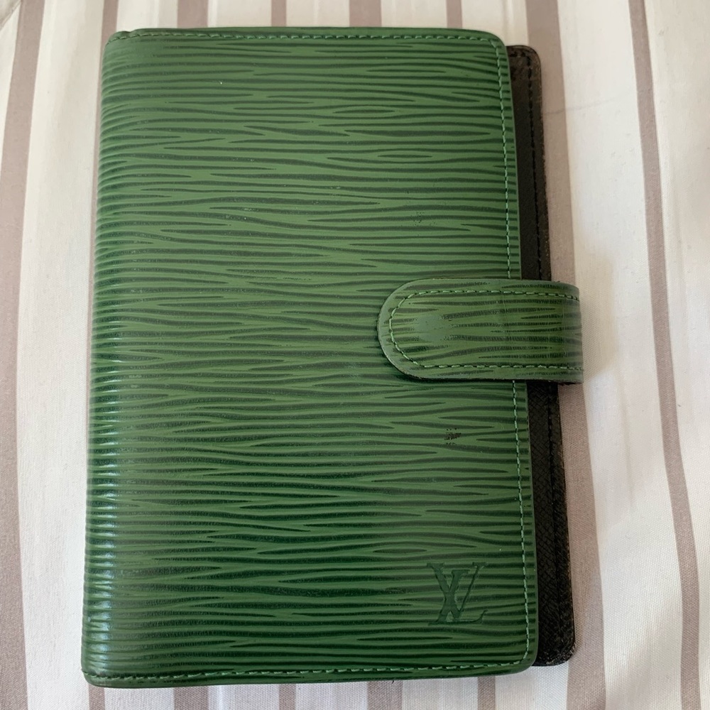 🎉SOLD🎉Authentic Louis Vuitton Green Epi PM Agenda Cover
